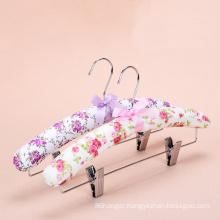 Assessed supplier Pengfei sponge padded satin hanger with clips